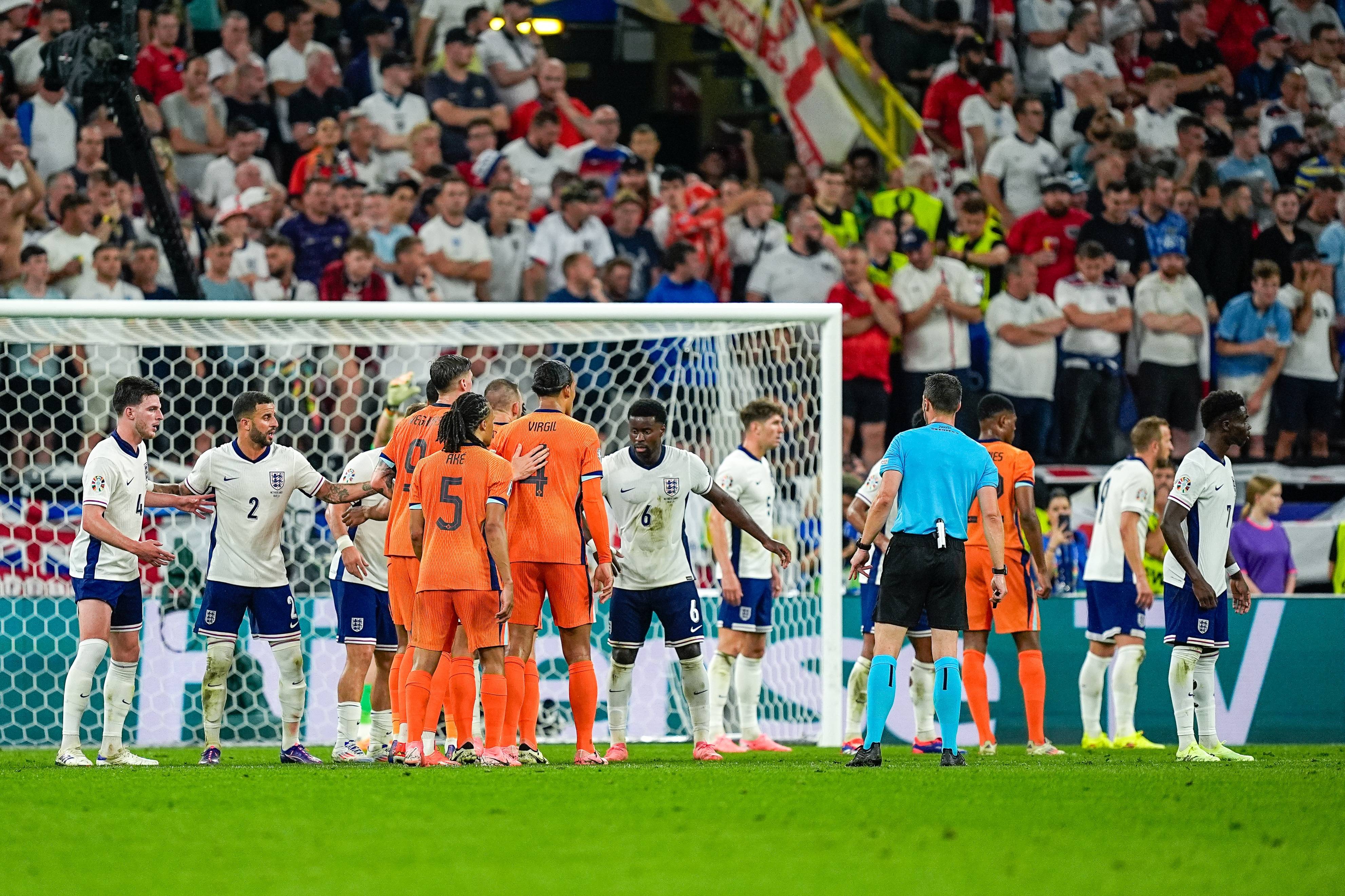 狂欢足球封神时刻，欧洲比赛精彩连连的简单介绍