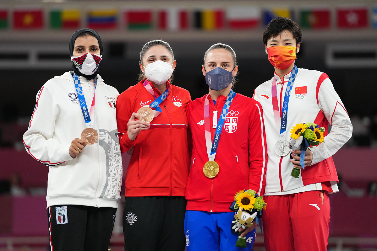 韩国队在羽毛球比赛中获得双打冠军