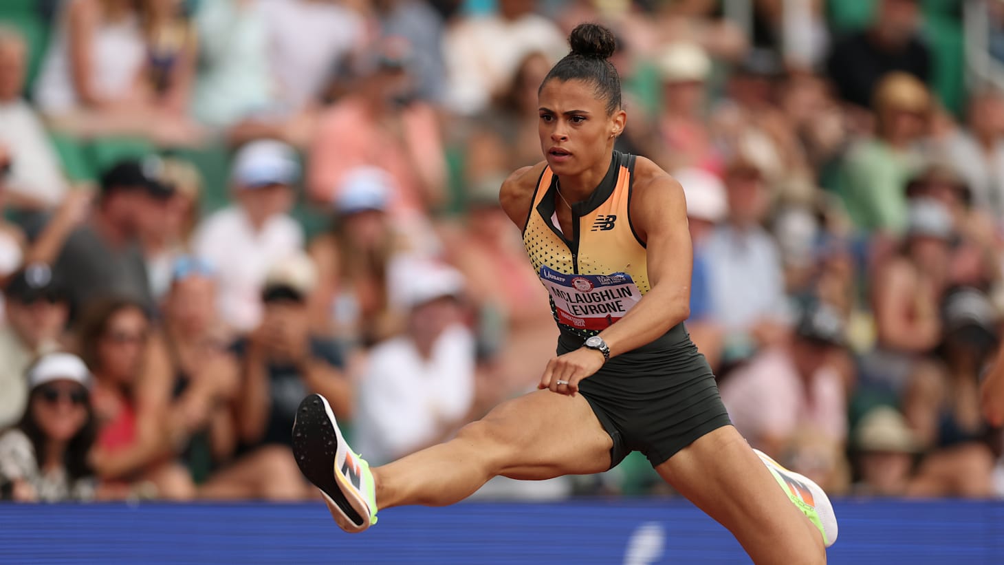 厄瓜多尔田径选手跨越终点，夺冠