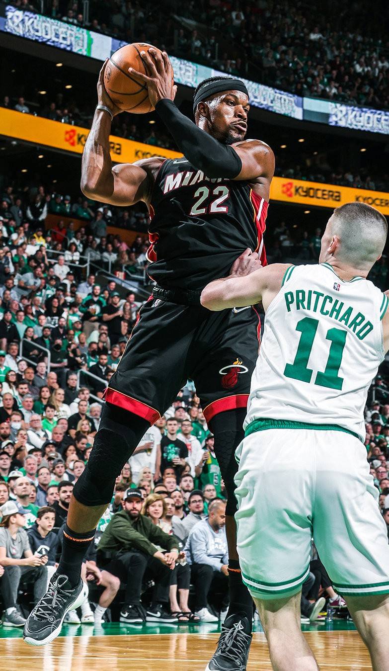 热火队客场大败球迷失望离场！