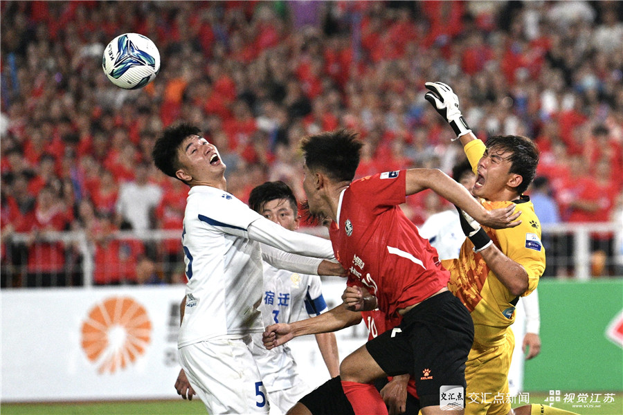 包含中超球队备战精良，赛场上展现出色团队合作精神的词条