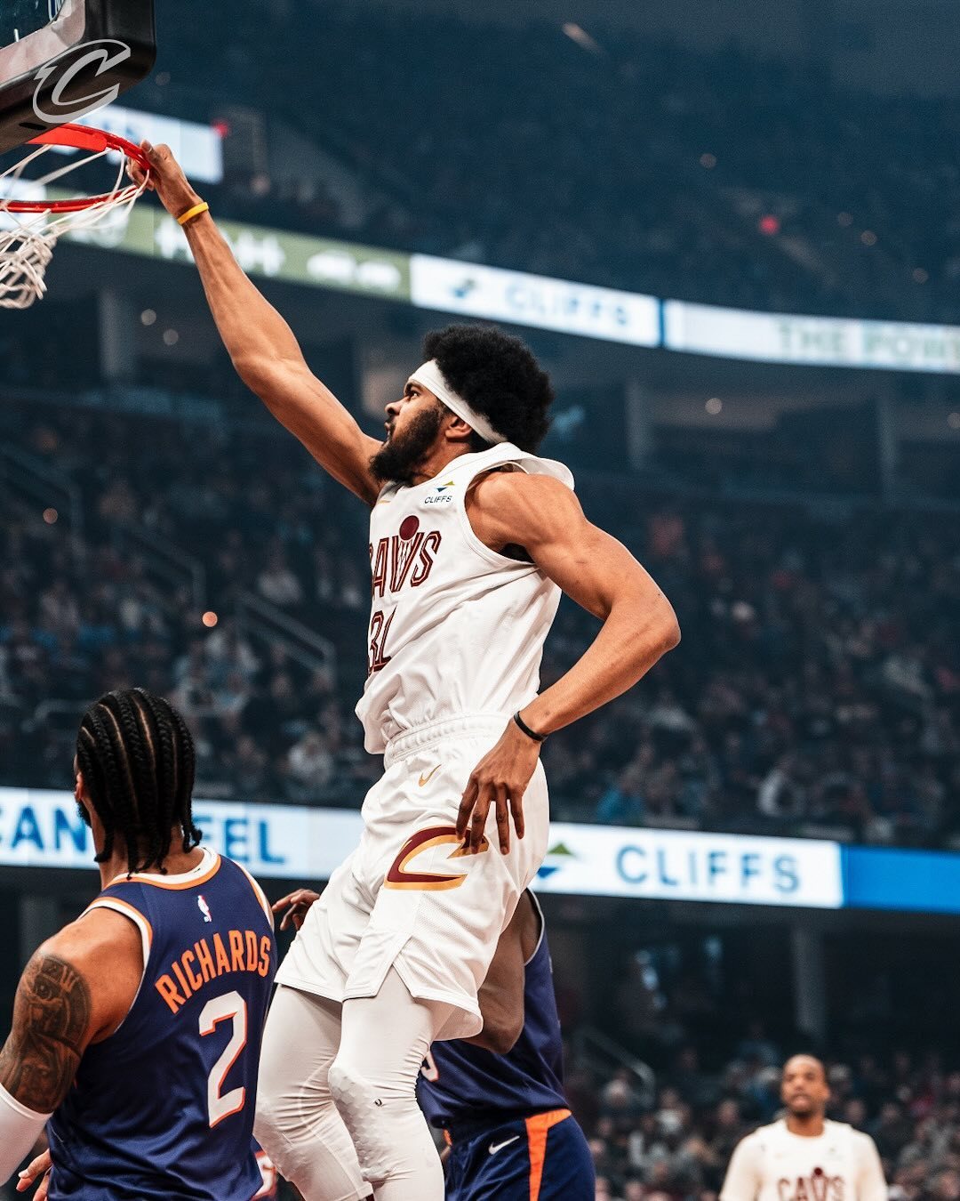 骑士绝杀篮网，取得宝贵一胜的简单介绍