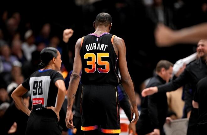 湖人横扫江苏队，杜兰特统治全场