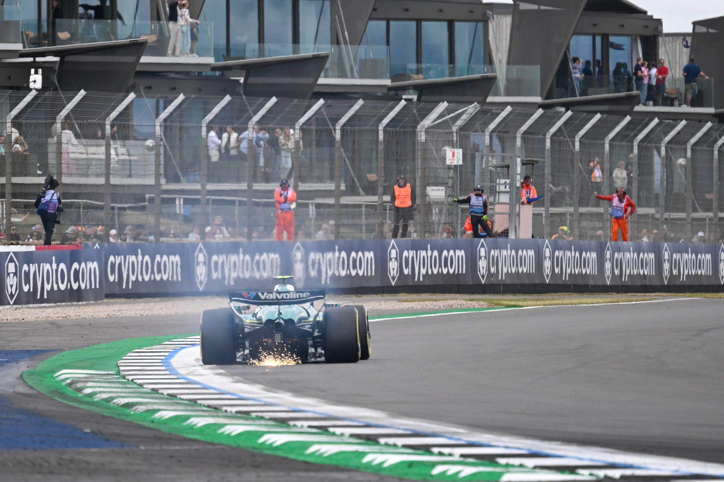 红牛二队碾压梅赛德斯，诺里斯惊艳四座的简单介绍