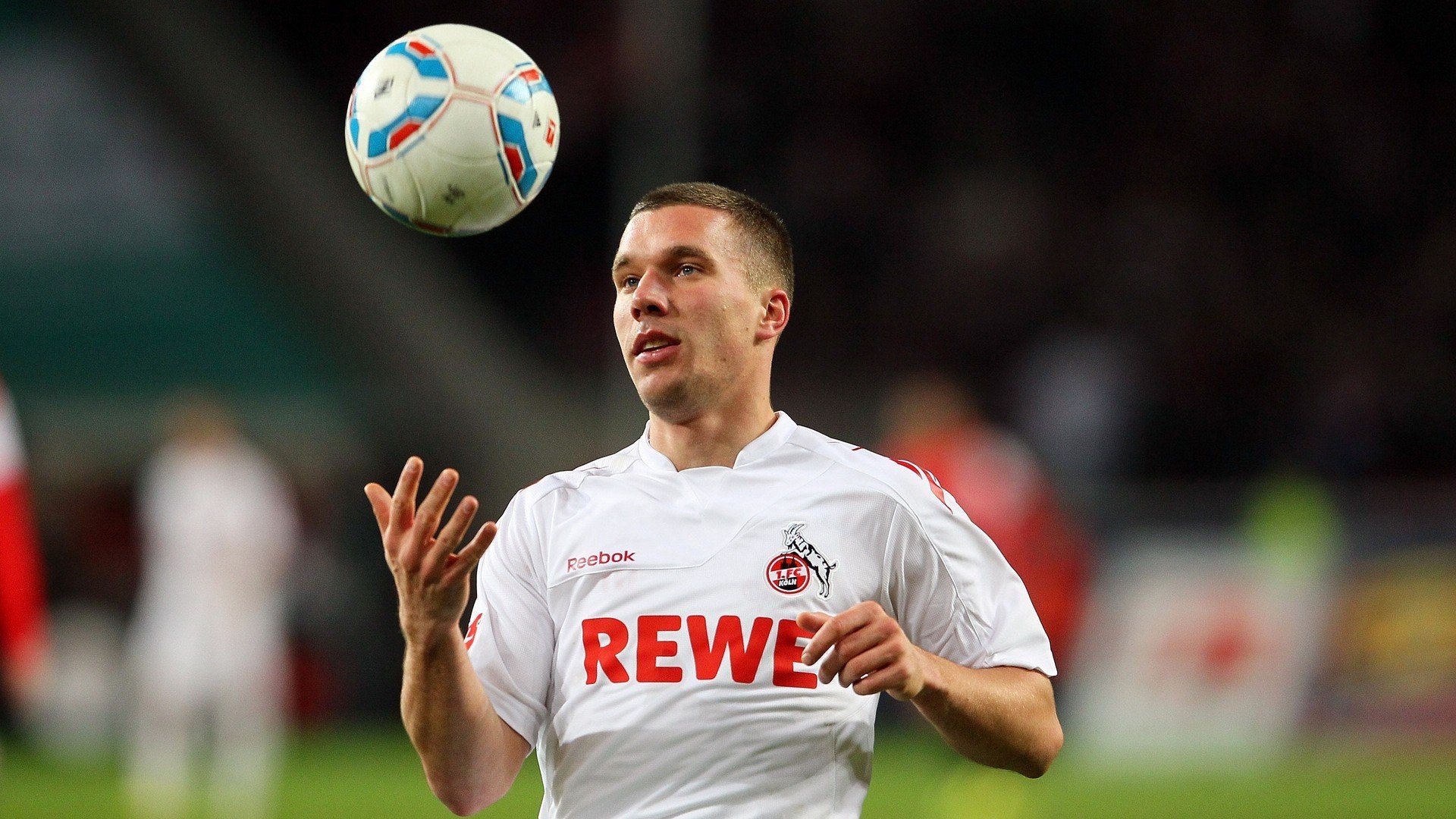 东决关键战之夜，卡马文加成为全场焦点