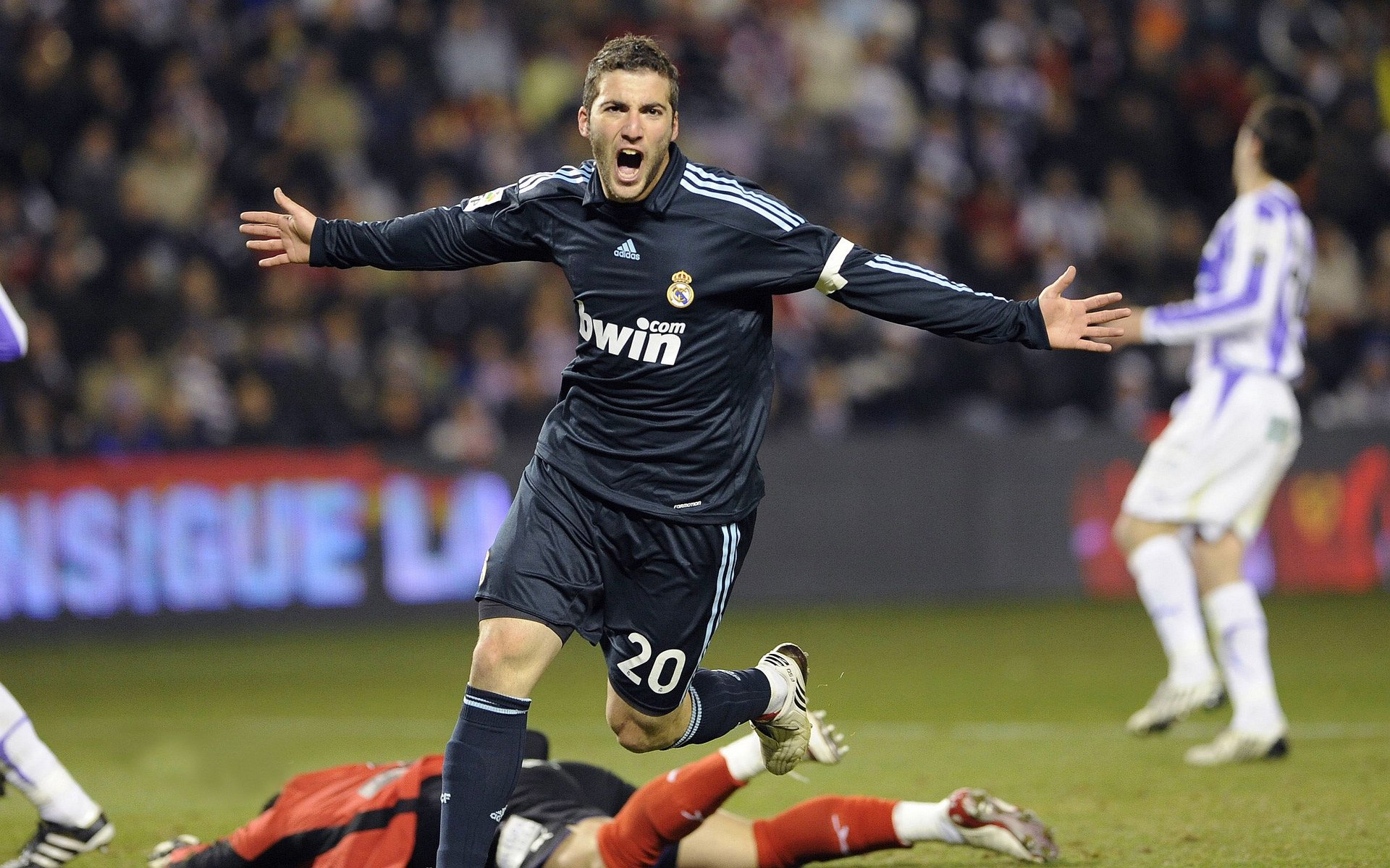 范戴克一柱擎天，多特蒙德轻取马赛展露欧冠雄心